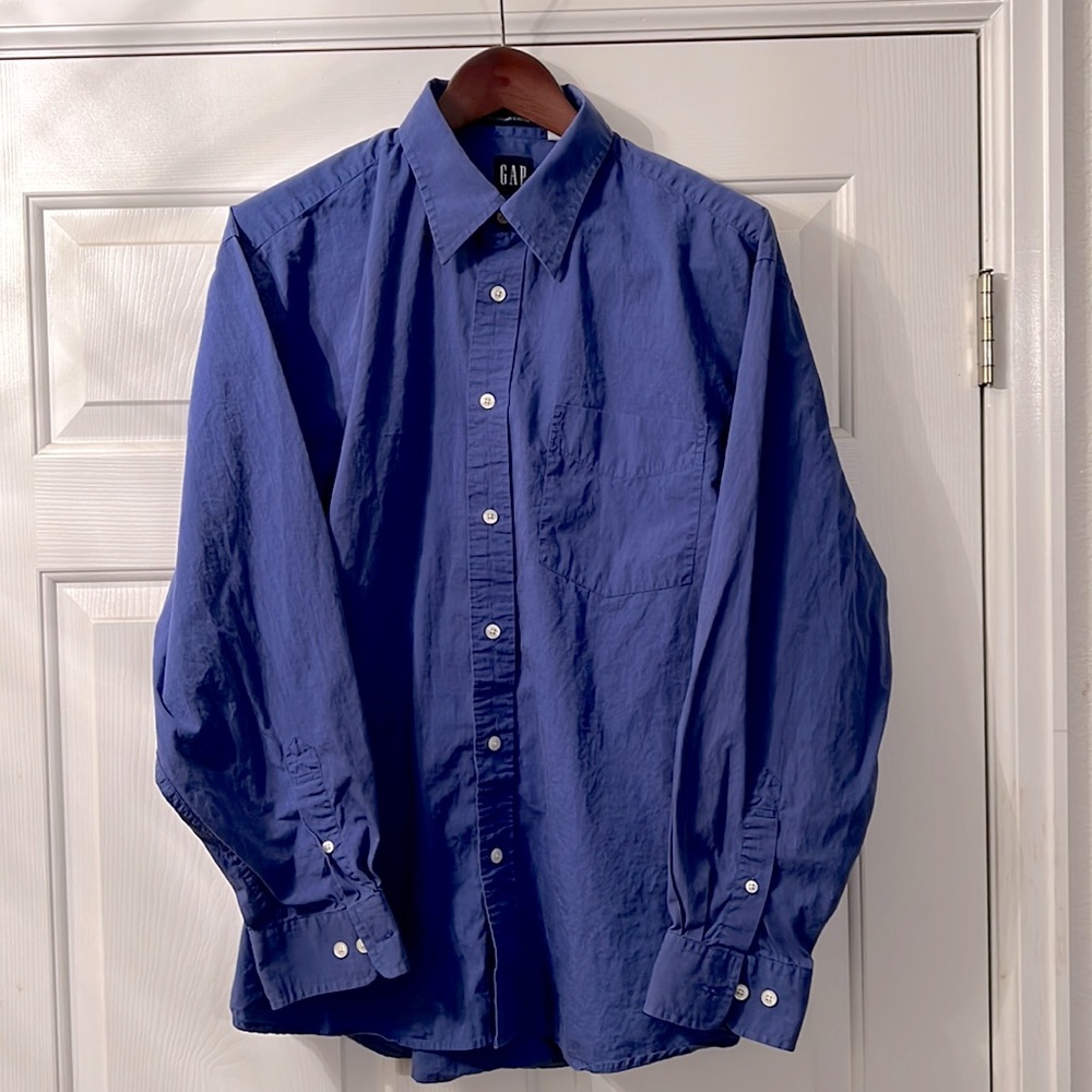 Gap button up long sleeve shirt. Size large blue color
